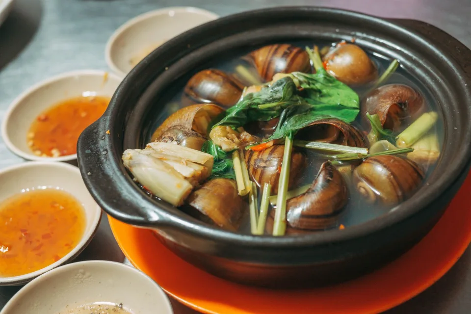 Cà phê pha tại quán
